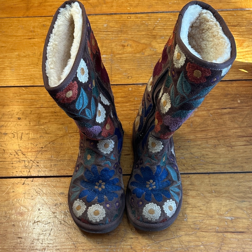 RARE! UGG Multicolor Floral Embroidered Sheepskin Boots